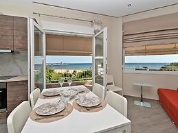 Sabbia Seafront Apartment 3 by Rentalspro
