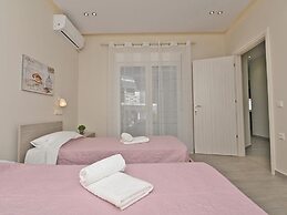 Sabbia Seafront Apartment 3 by Rentalspro