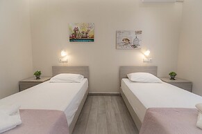 Sabbia Seafront Apartment 3 by Rentalspro