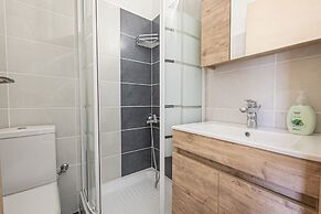 Topos Maisonette Left by Rentalspro