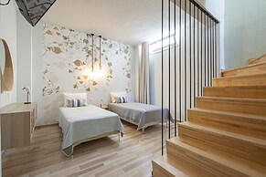 Topos Maisonette Left by Rentalspro