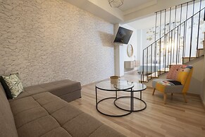 Topos Maisonette Left by Rentalspro