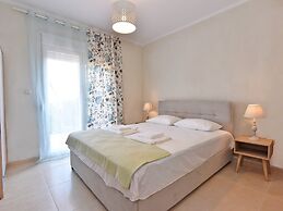 Fotinia Beach House Ground Floor by Rentalspro