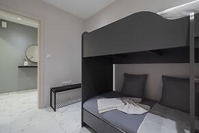 Central Cozy Home by Rentals Pro
