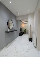 Central Cozy Home by Rentals Pro