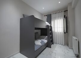 Central Cozy Home by Rentals Pro