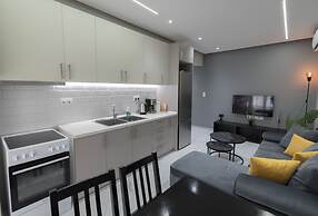 Central Cozy Home by Rentals Pro