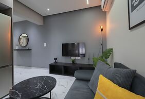 Central Cozy Home by Rentals Pro