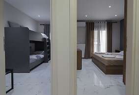 Central Cozy Home by Rentals Pro