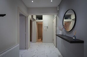 Central Cozy Home by Rentals Pro