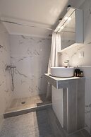 Central Cozy Home by Rentals Pro
