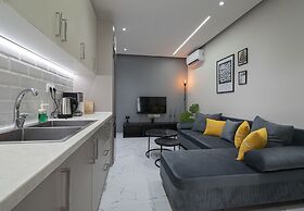 Central Cozy Home by Rentals Pro