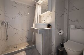 Central Cozy Home by Rentals Pro