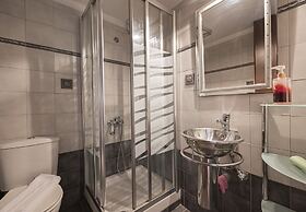Tania's Seafront Villa by Rentalspro