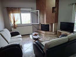 Tania's Seafront Villa by Rentalspro