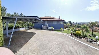 Tania's Seafront Villa by Rentalspro