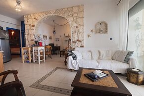 Poseidon Seafront Apartment by Rentalspro