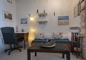 Poseidon Seafront Apartment by Rentalspro