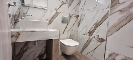 Eleni Seafront Apartment by Rentalspro