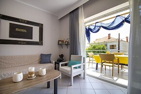 Endless Blue Apartment by Rentals Pro