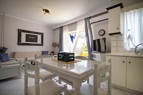 Endless Blue Apartment by Rentals Pro
