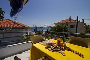 Endless Blue Apartment by Rentals Pro