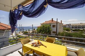 Endless Blue Apartment by Rentals Pro