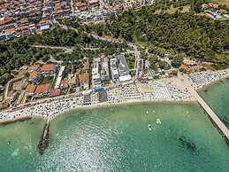 Poseidon Edge No9 by Rentalspro - Kallithea