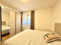 Sunny Bay Apartments