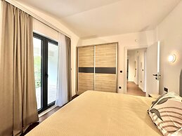 Sunny Bay Apartments