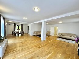 Sunny Bay Apartments