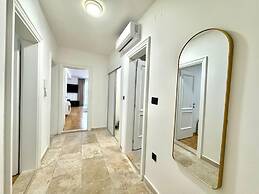 Sunny Bay Apartments