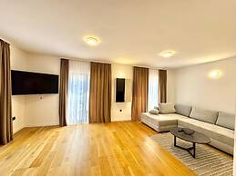 Sunny Bay Apartments