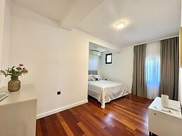 Sunny Bay Apartments
