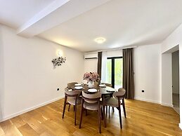 Sunny Bay Apartments