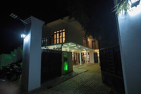 River Shade Inn