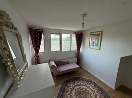 Duplex Sleeps 4 With Pets Allowed