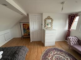 Duplex Sleeps 4 With Pets Allowed