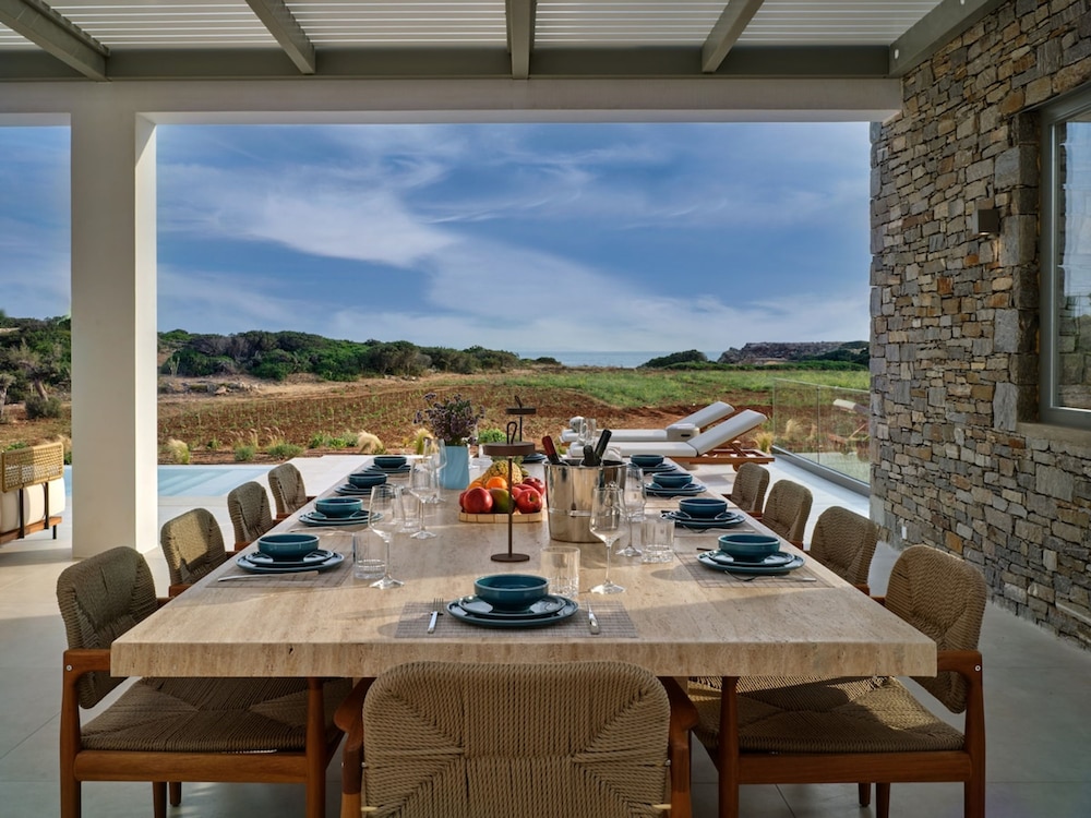 Luxury Villa Serenely