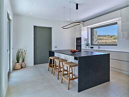 Luxury Villa Serenely