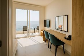 SeaRock Suites
