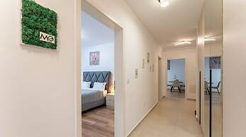 MoHost Sabina - Luxury with Balcony