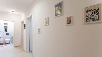 MoHost Sabina - Luxury with Balcony