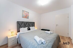 MoHost Sabina - Luxury with Balcony