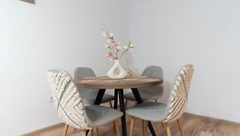 MoHost Sabina - Luxury with Balcony