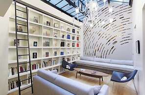 A Modern and Unique Loft - Center of Paris