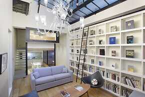 A Modern and Unique Loft - Center of Paris