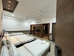 Col's Hotel Uphaar