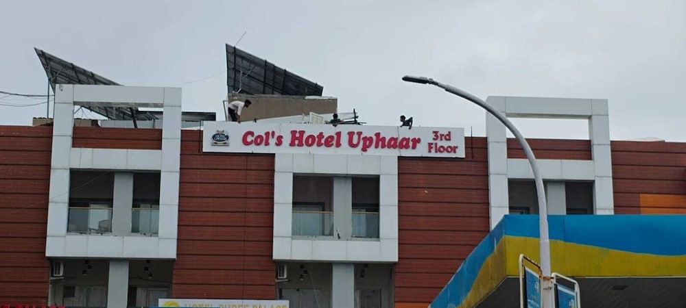 Col's Hotel Uphaar