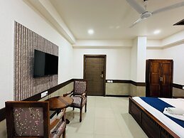 Col's Hotel Uphaar